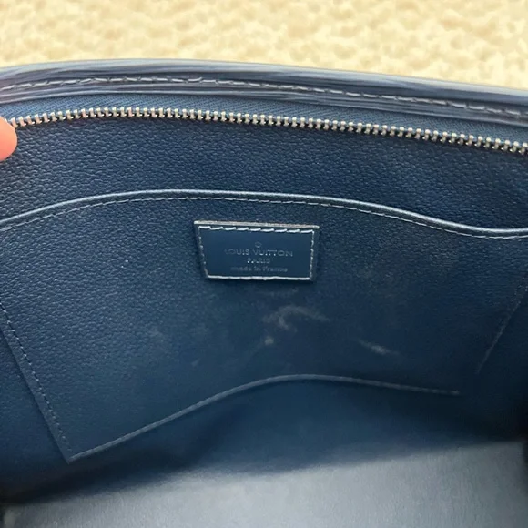 Louis Vuitton Epi Toiletry Pouch 26 in Indigo - Picture 6 of 8